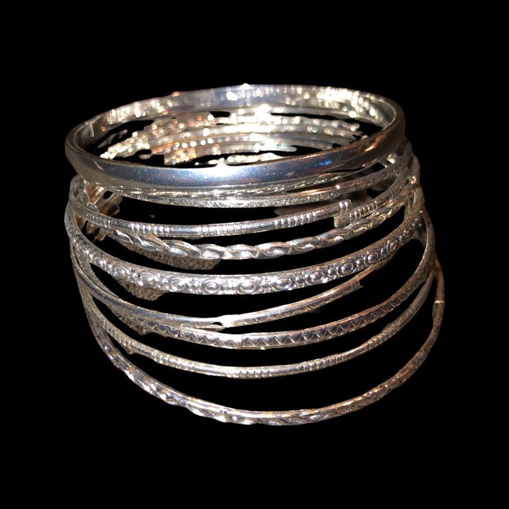 Set of bracelets- color silver